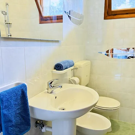 Corona Apartment *